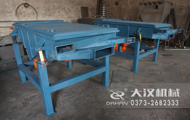 直線振動(dòng)篩分機(jī) 直線振動(dòng)篩分機(jī)